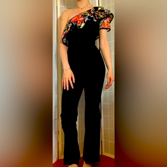 Black Mexican hand-embroidered floral pantsuit - Picture 1 of 1